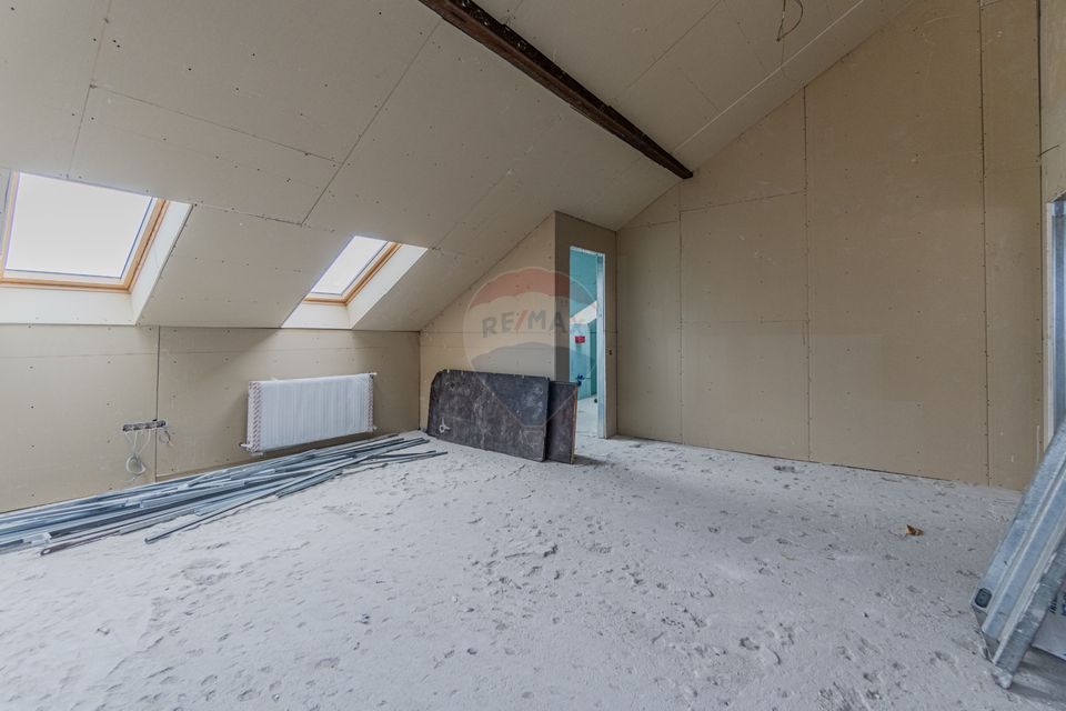 Cladire de 902 mp utili de vânzare, zona Grivitei - DN 13, COMISION 0