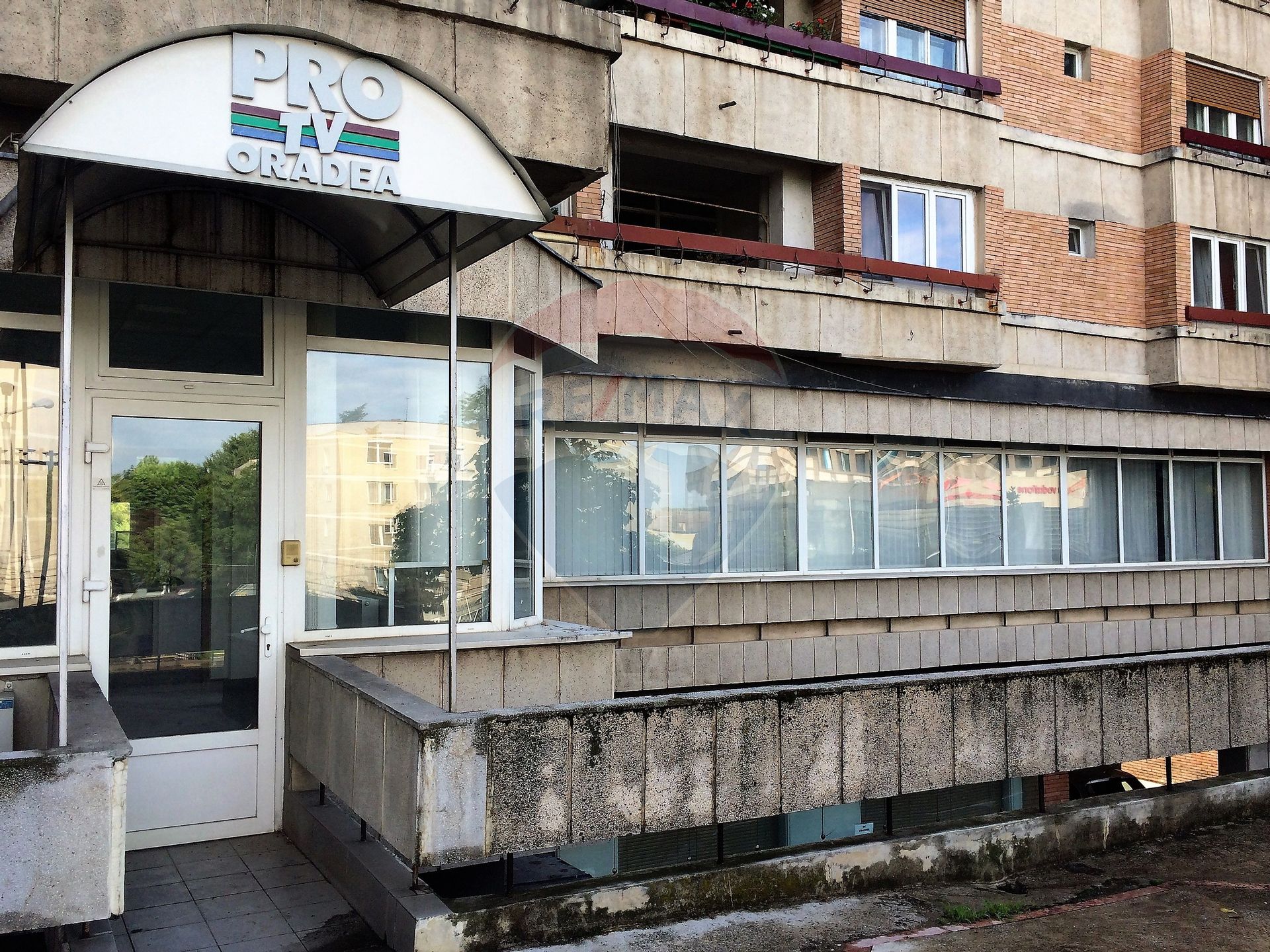 Spatiu comercial 131 mp inchiriere in Bloc de apartamente, Bihor, Oradea, Centru Civic