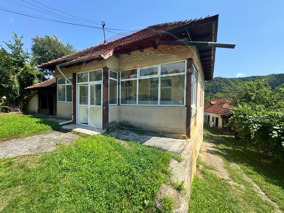 Casă boierească cu istorie, teren generos și ieșire la Râul Târgului