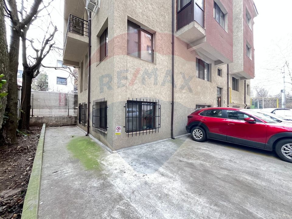 2 room apartment + central heating + parking space for sale Gorj area