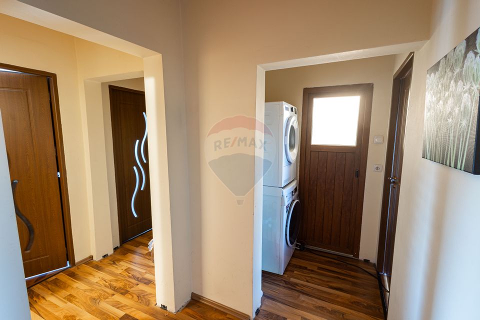 Apartament cu 5 camere de vânzare în zona Cetate