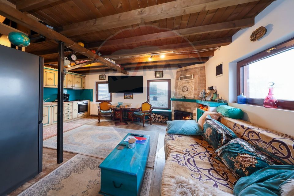 Ansamblu rezidențial cu casă principală și anexe, teren 1.487 mp