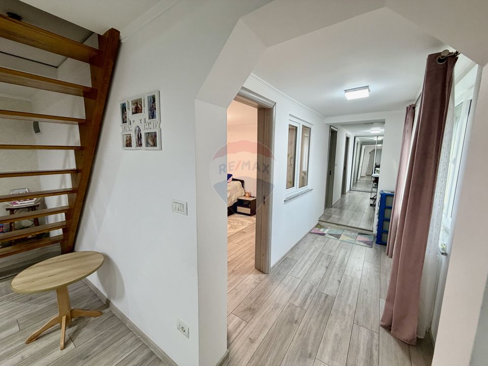 Casă / Vilă cu 4 camere de vânzare în zona Central