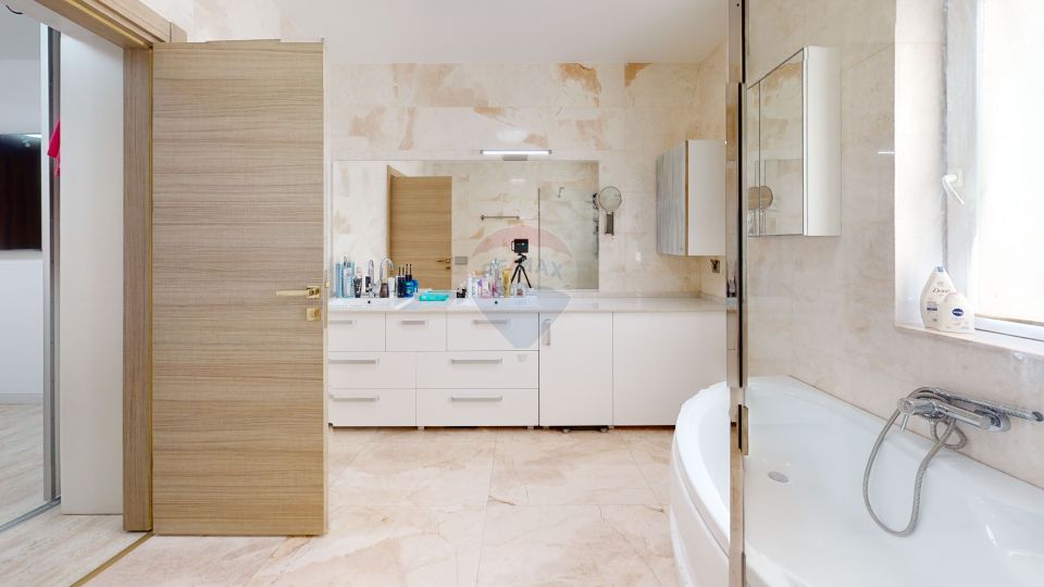 Vila in complex rezidential, multiple locuri joaca & piscina