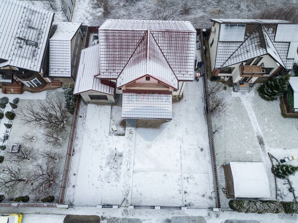 Casă / Vilă cu 4 camere de vânzare în Cartier - Gheraiesti