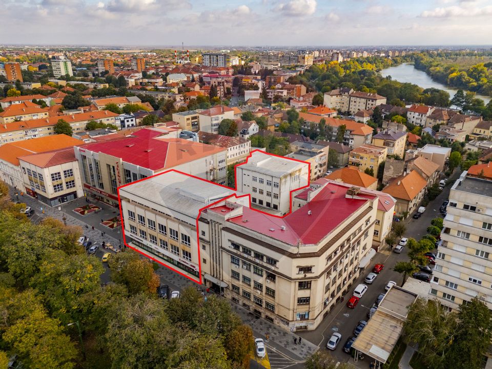 Cladire unica cu destinatii multiple de vanzare Ultracentral Arad