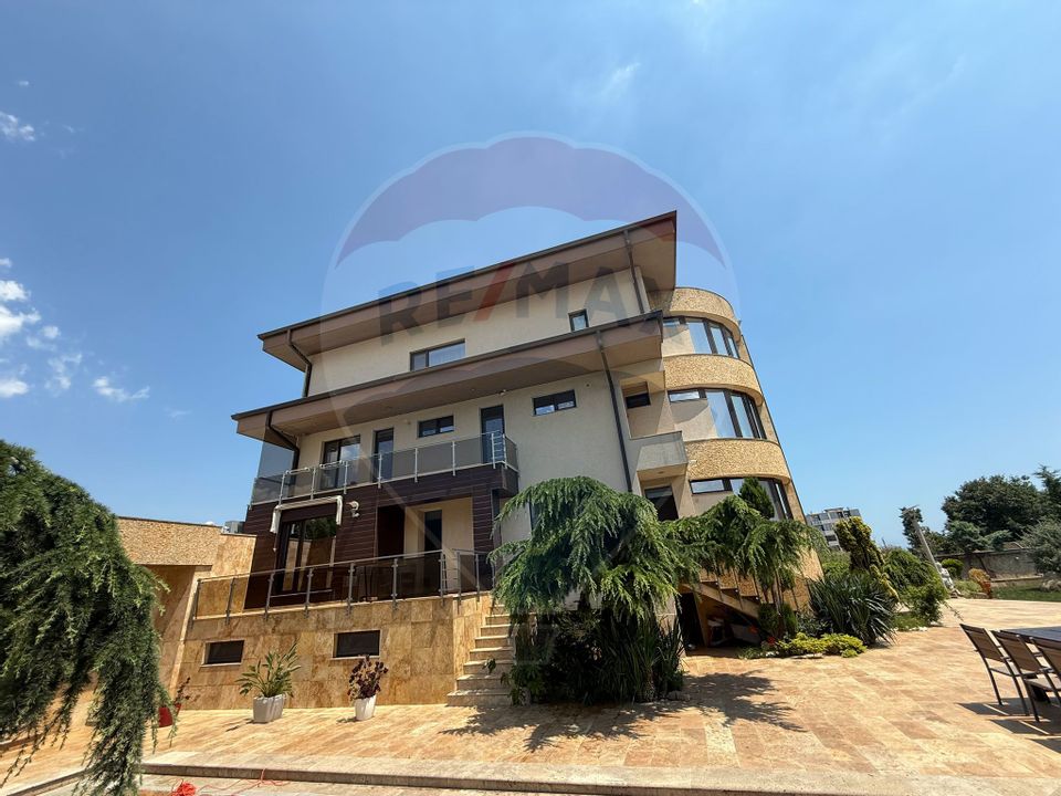 Vila cu piscina si teren 2350mp de vanzare in Mamaia Sat