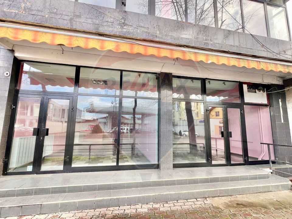 122sq.m Commercial Space for rent, Decebal area