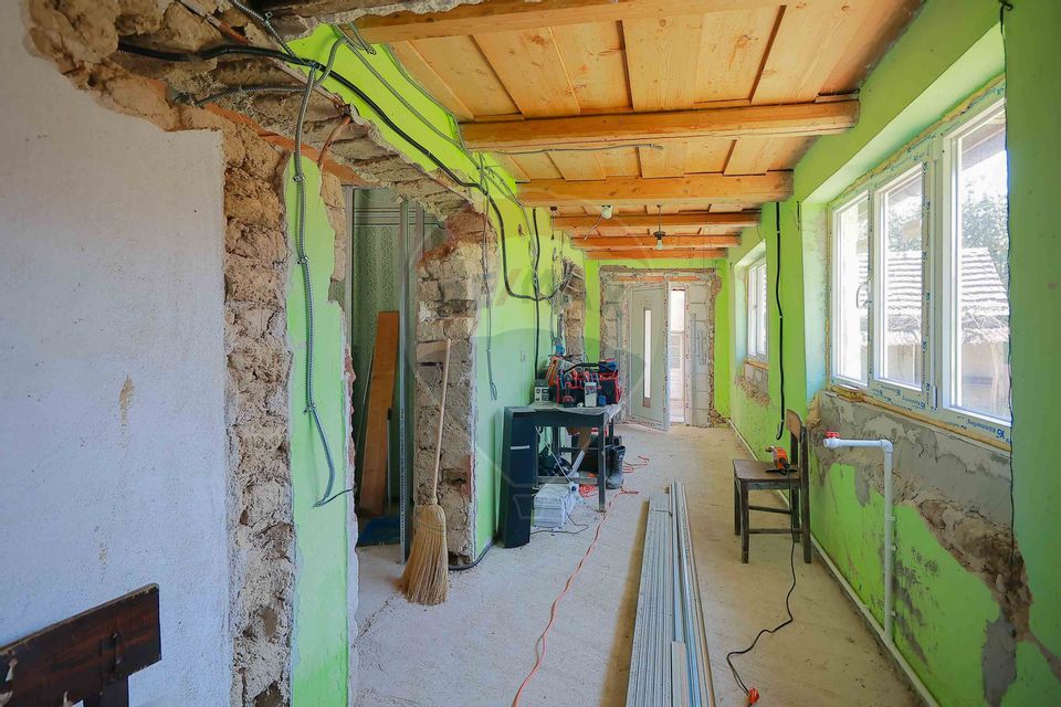 Casă  cu 3 camere și teren 4,342 mp de vânzare în Valea Mare de Codru