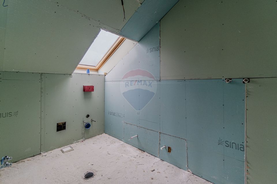 Cladire de 902 mp utili de vânzare, zona Grivitei - DN 13, COMISION 0