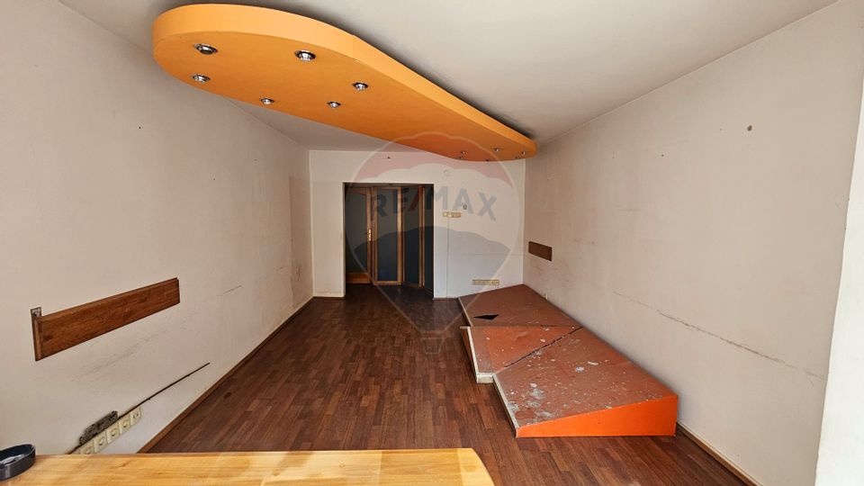 80sq.m Commercial Space for sale, Maratei area