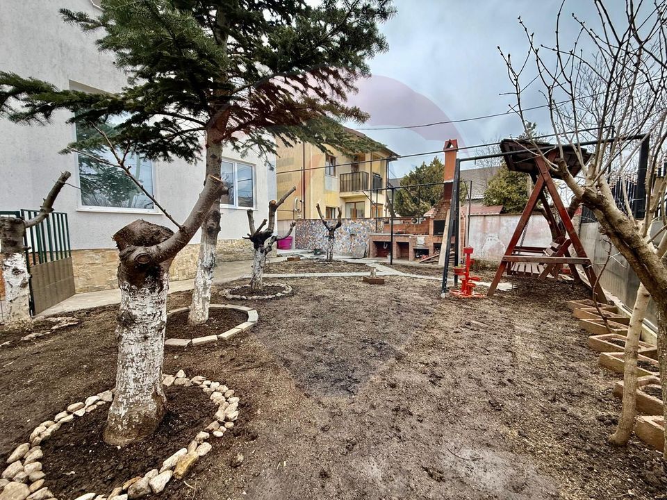 Vila P + 1 de vanzare in Eforie Nord teren proprietate 300 mp