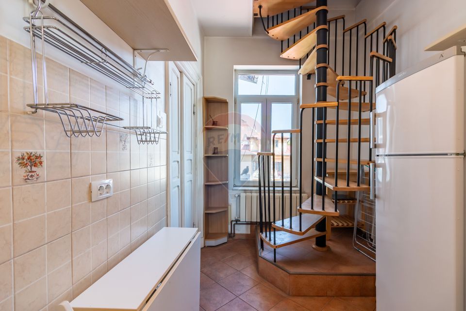 3-room apartment and open-space attic Amzei | English