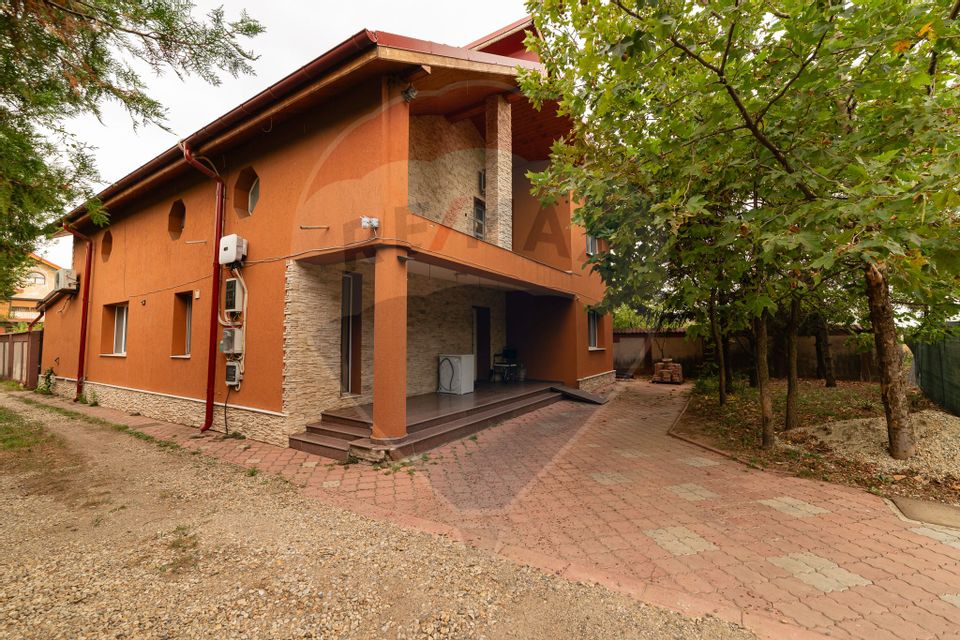 8 room House / Villa for sale