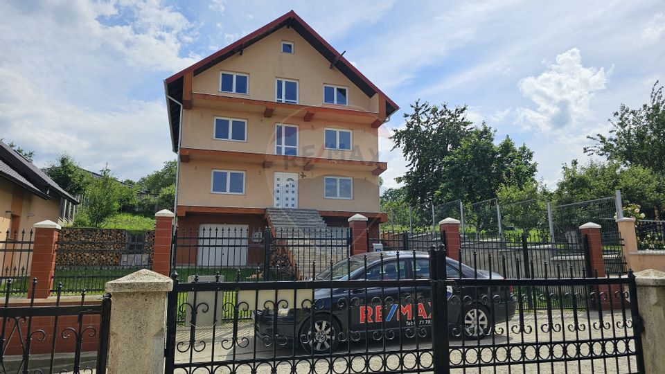 Casă / Vilă cu 12 camere-Sfântu Ilie Vechi, Suceava