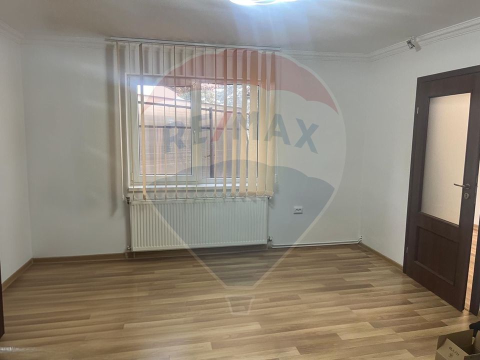 Casă / Vilă cu 4 camere de închiriat în zona Andrei Muresanu