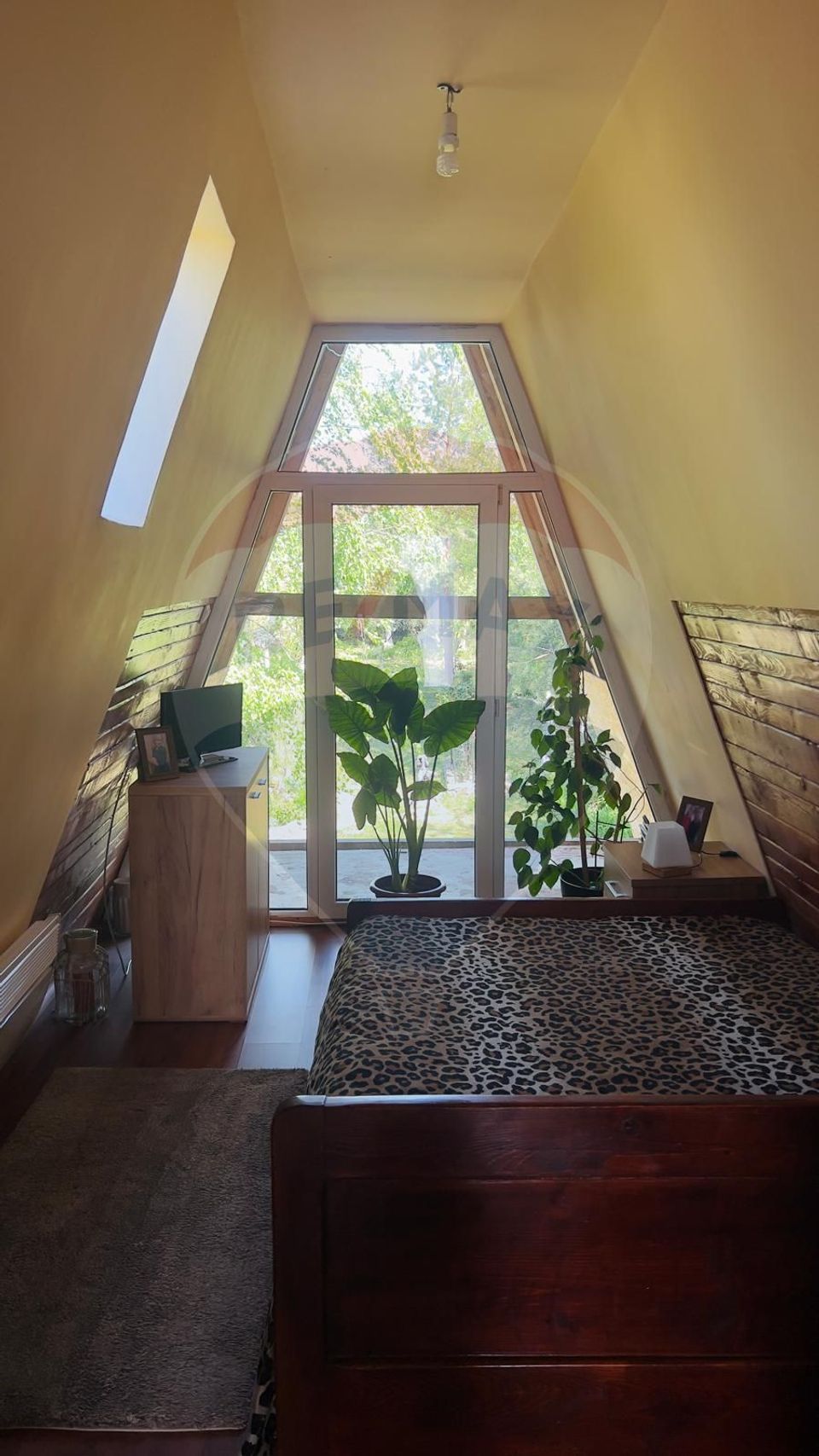 Casă / Vilă cu 4 camere de vânzare