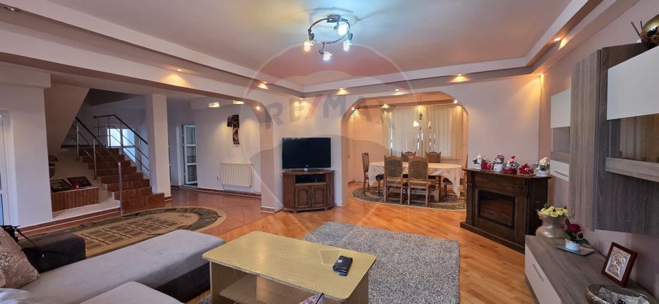 5 room House / Villa for sale