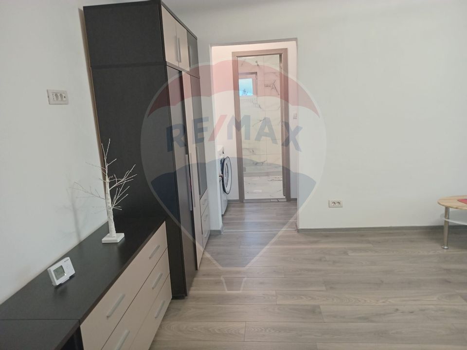 Apartament de vanzare  2 camere în zona Micalaca Mioritei