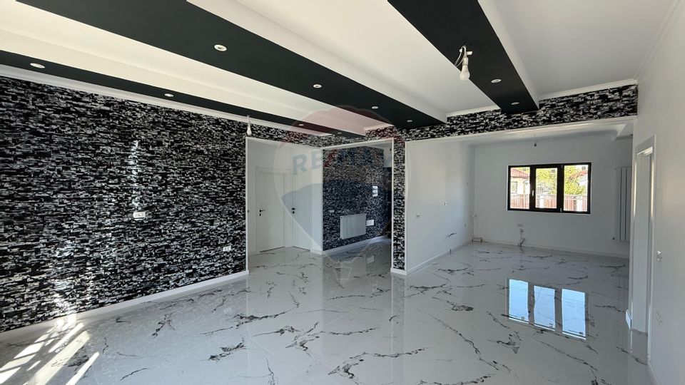 4 room House / Villa for sale, Est area