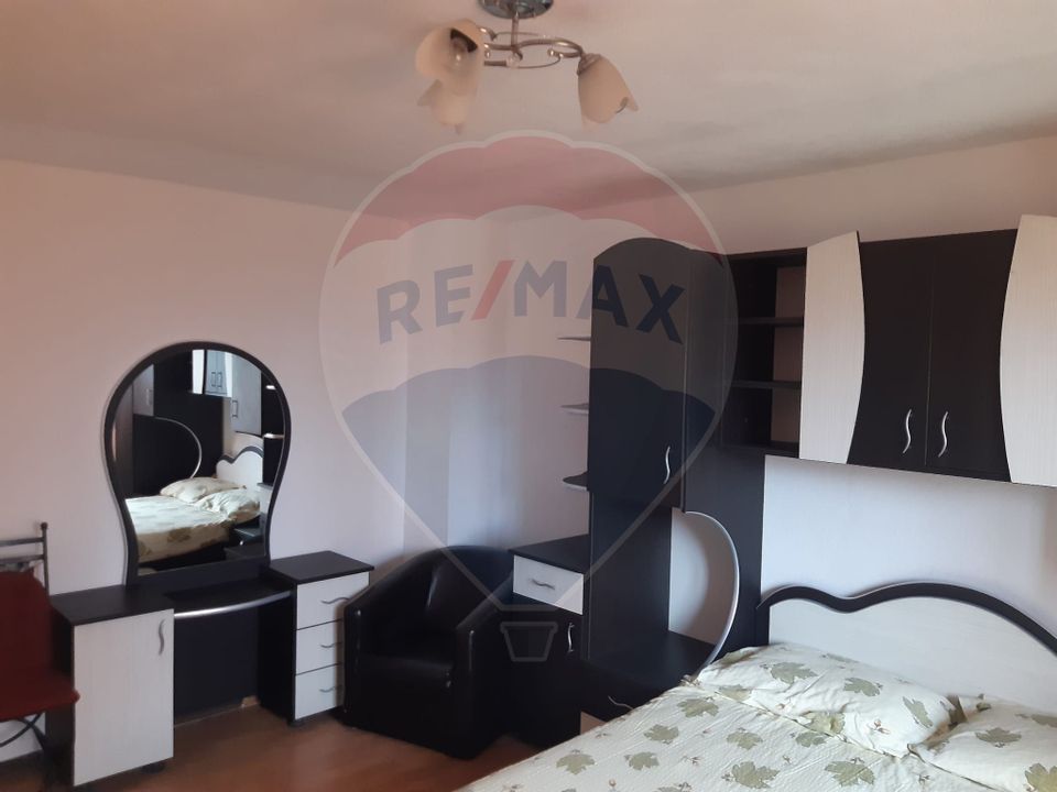 Casă / Vilă cu 7 camere de vânzare în zona Bran-Tohanita