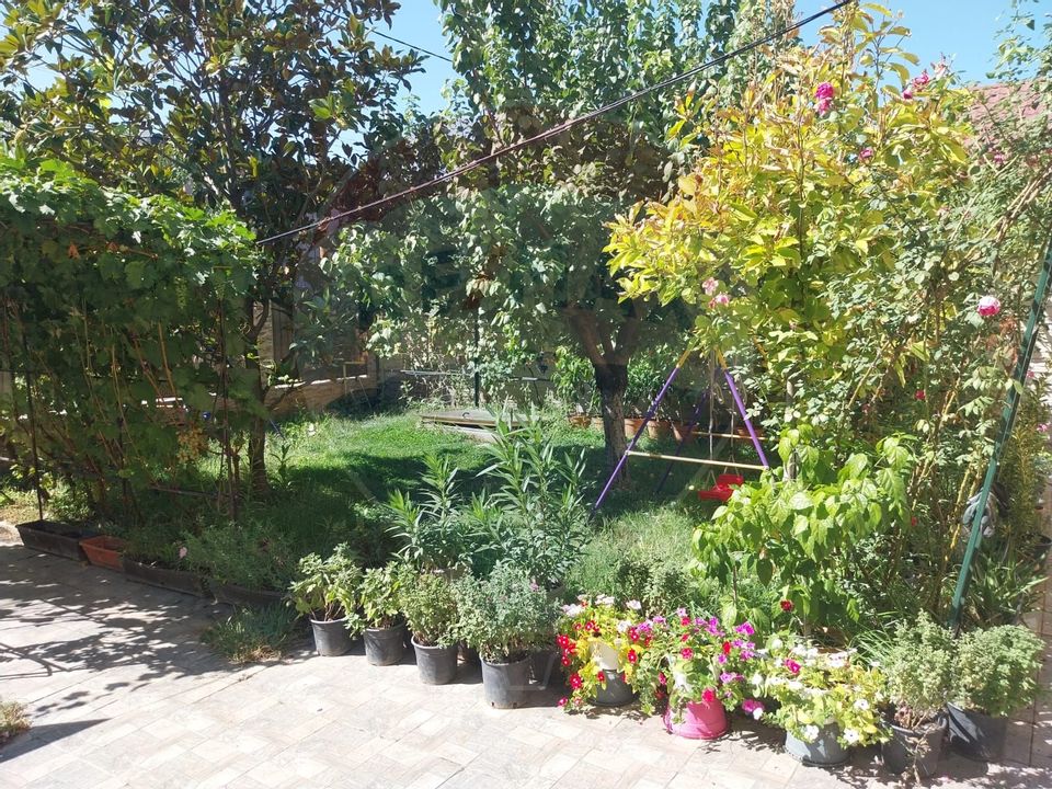 Casă / Vilă cu 9 camere de vânzare în zona 1 Mai