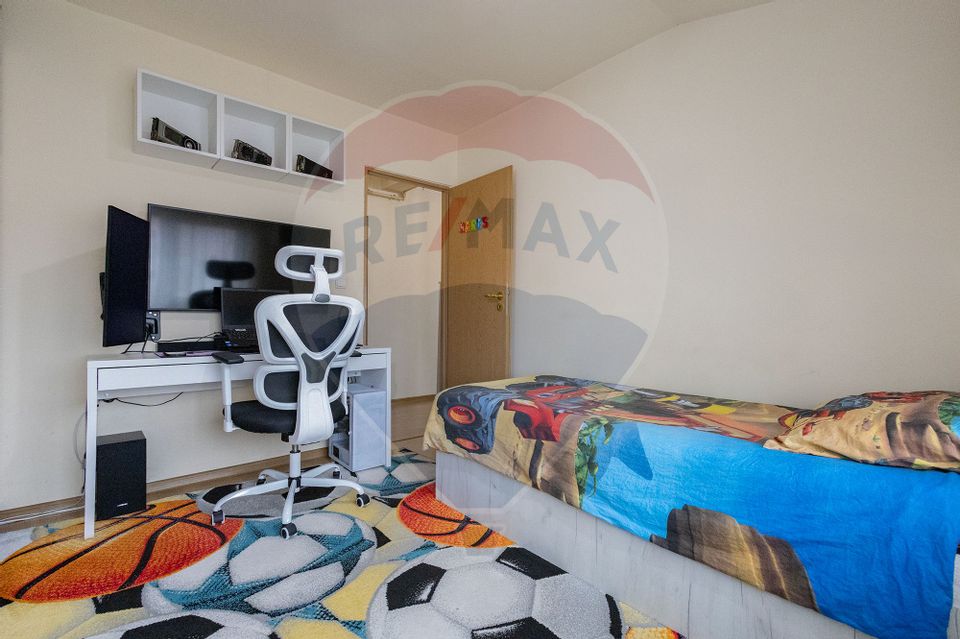 Apartament cu 3 camere de vânzare în zona Dambovita