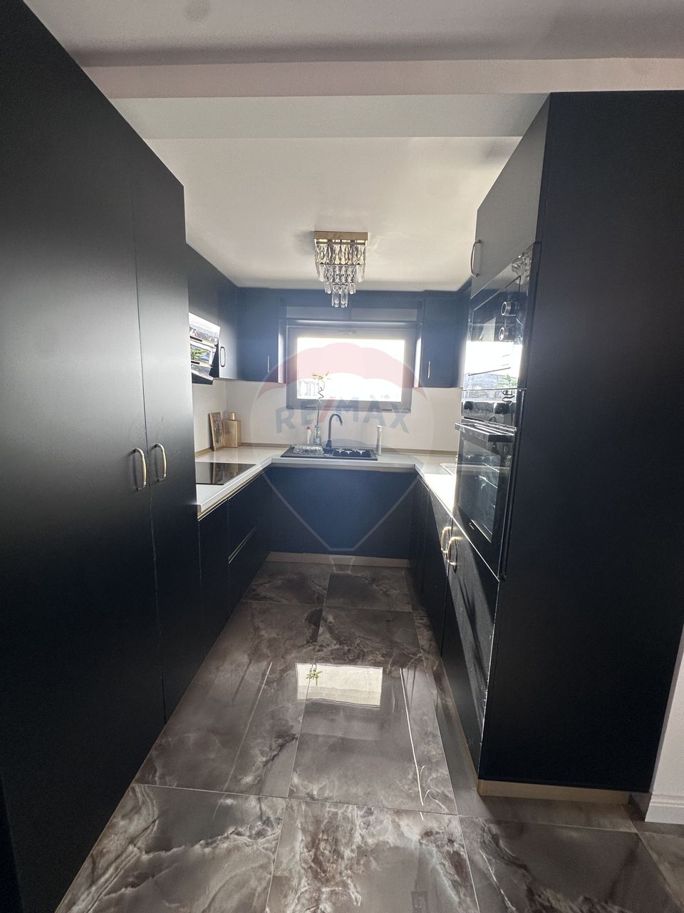 Apartament cu 4 camere de vânzare
