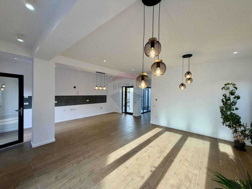 Casă / Vilă cu 4 camere de vânzare în zona Nord