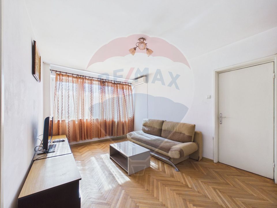 Apartament cu 2 camere de vanzare în zona Pajura