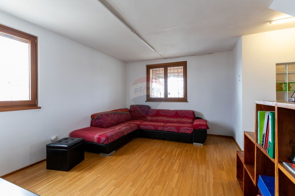 8 room House / Villa for sale