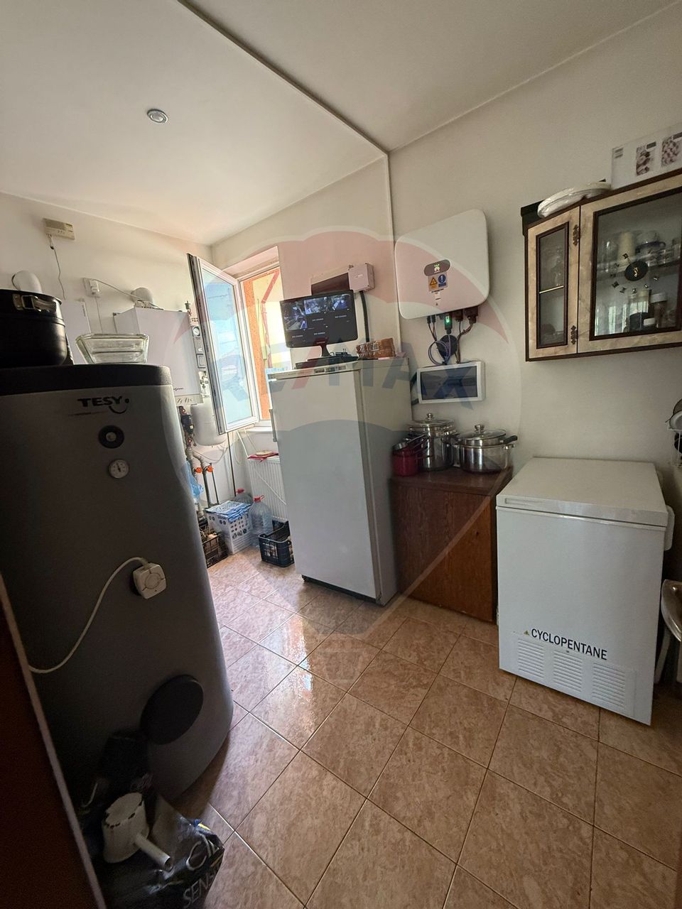 Casă / Vilă cu 9 camere de vânzare în zona 1 Mai