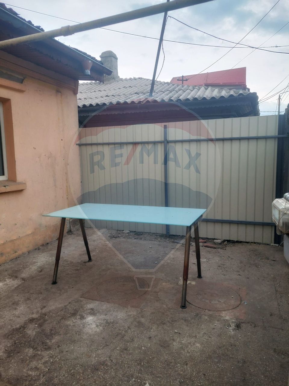 Casă cu două corpuri, ideală pentru firmă, Vitan