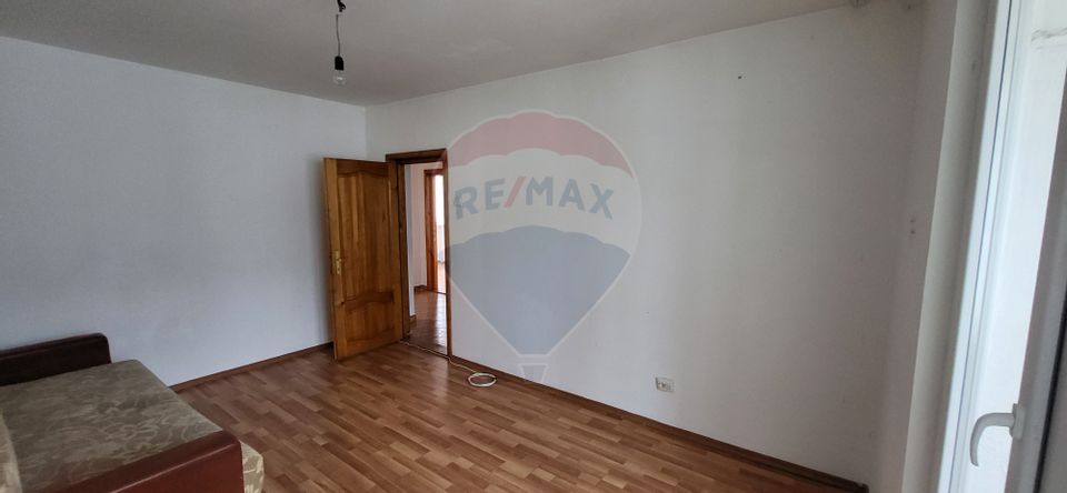 Apartament cu 3 camere de vânzare în zona Darmanesti