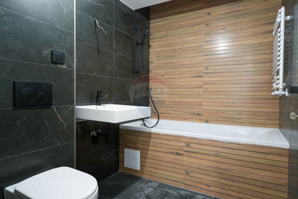 Vanzare apartament de lux cu 4 camere, curte de 279 mp in Pallady