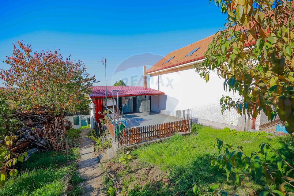 De vânzare casă cu 2 camere și teren 472 mp, Str Valea Frumoasă