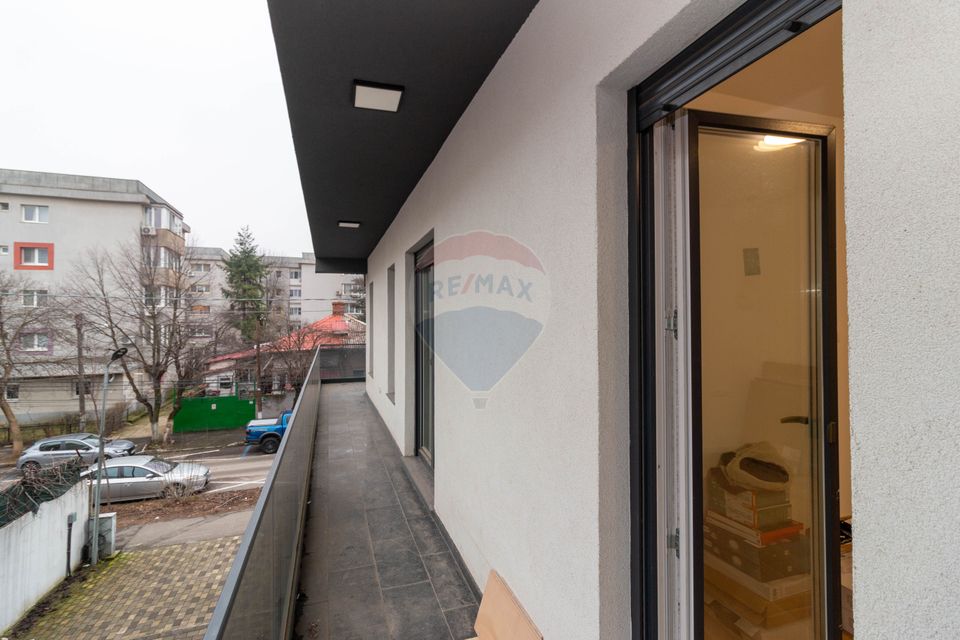 Apartament nou de 3 camere Nemobilat de inchiriat in zona Aviatiei