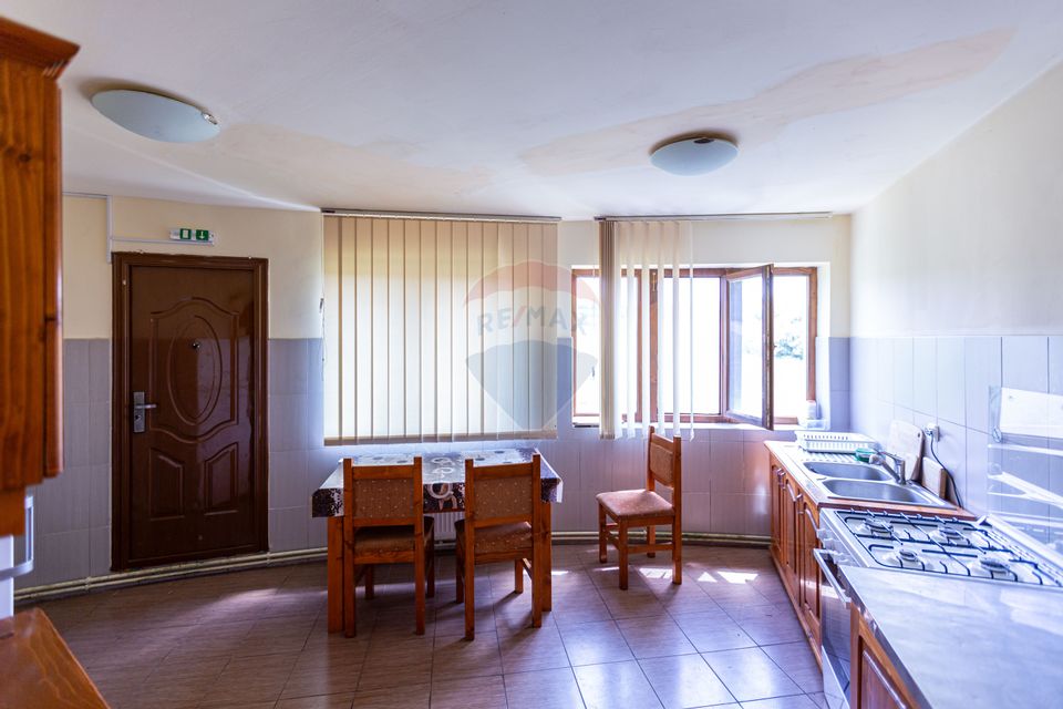 Hotel / Pensiune cu 10 camere de vânzare/Vama Buzaului