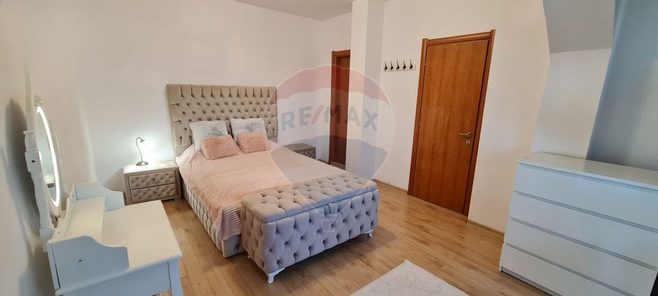 Apartament cu 3 camere de vânzare în zona Straulesti