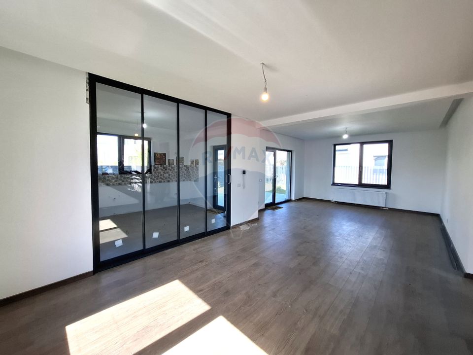 Vanzare Casa 4 camere, stil mediteranean,Domnesti