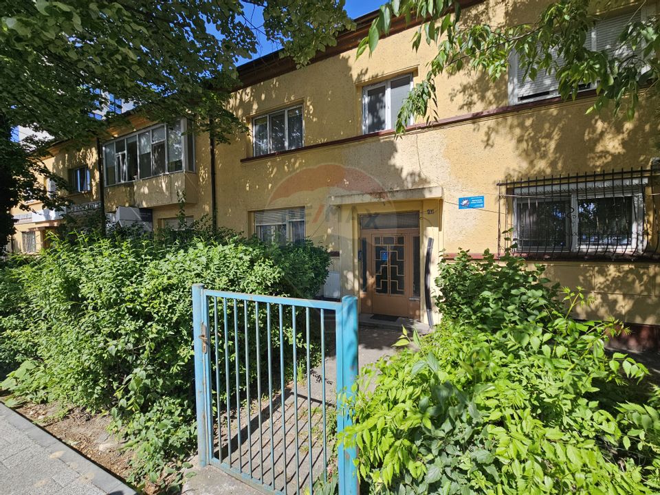 Apartament cu 3 camere de vânzare în zona Delfinariu/Constanta