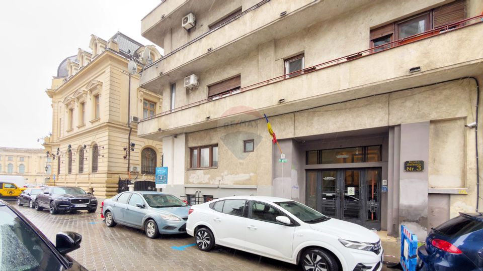 3 rooms consolidated building Investment Revolution Square - Victoriei