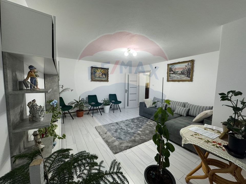 Apartament  cu 3 camere de vanzare 1 Mai