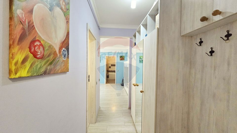 Apartament cu 3 camere de vânzare, 2 locuri de parcare, Floresti