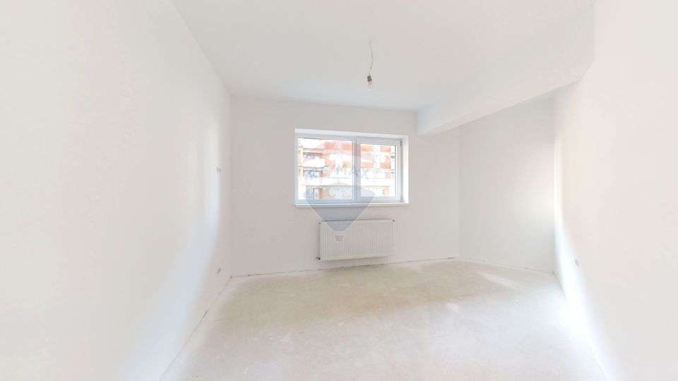 3 room Apartment for sale, Tractorul area
