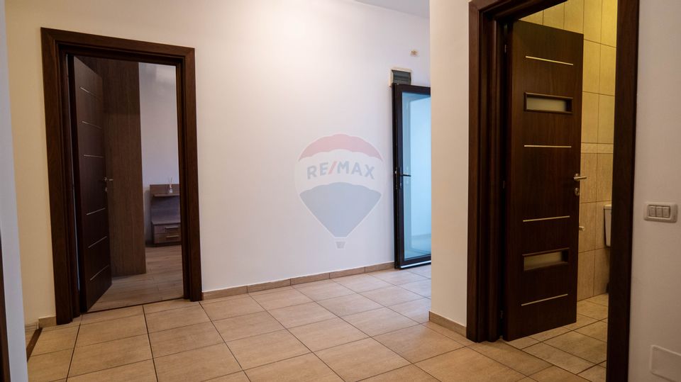 Vanzare apartament 3 camere, in vila cu curte si terasa, Fundeni