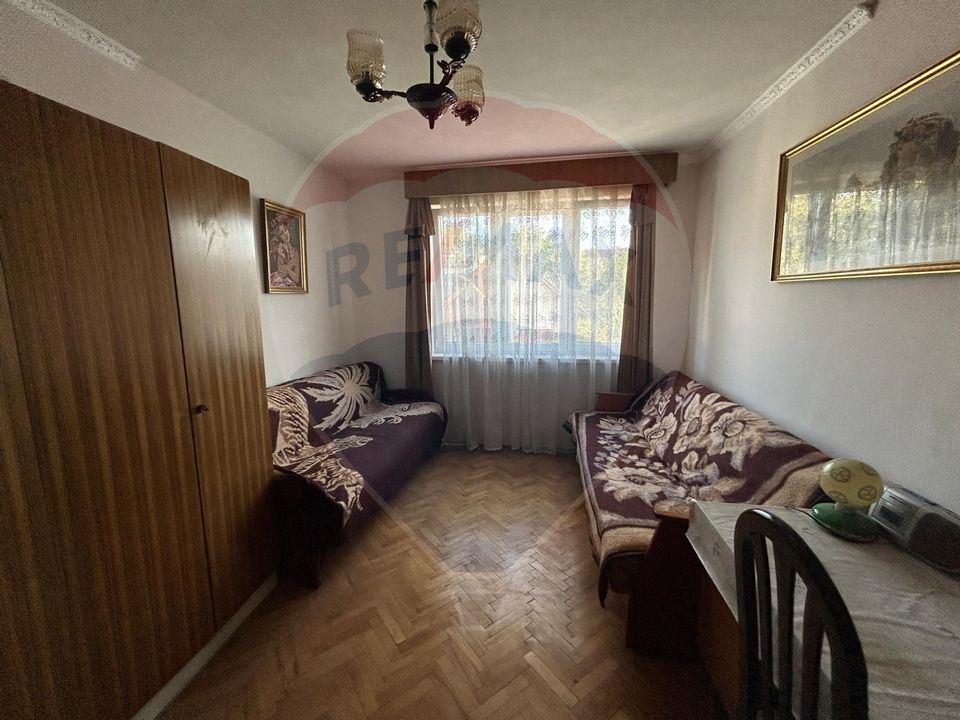 Apartament cu 4 camere de vânzare în zona Centrala Baia Sprie