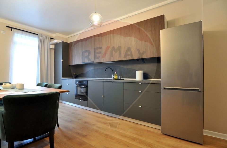 Apartament spațios, 3 camere, închiriere în zona P-ta Mihai Viteazu