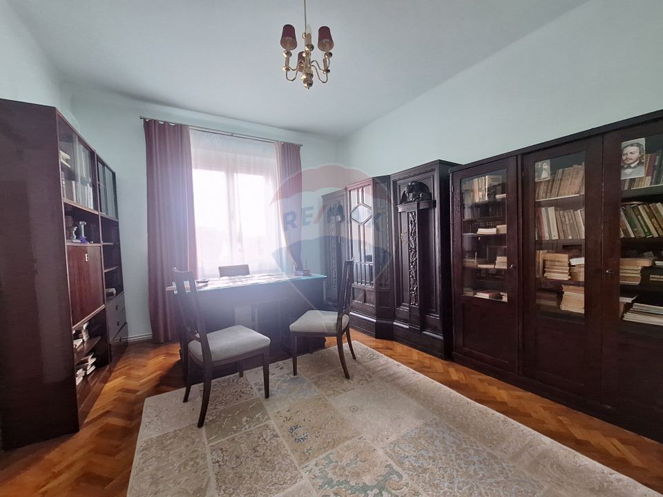 Apartament cu 4 camere de închiriat în zona Ultracentral