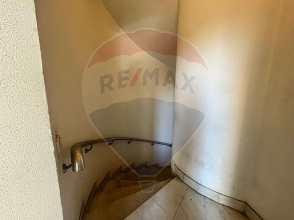 180sq.m Commercial Space for rent, Central area